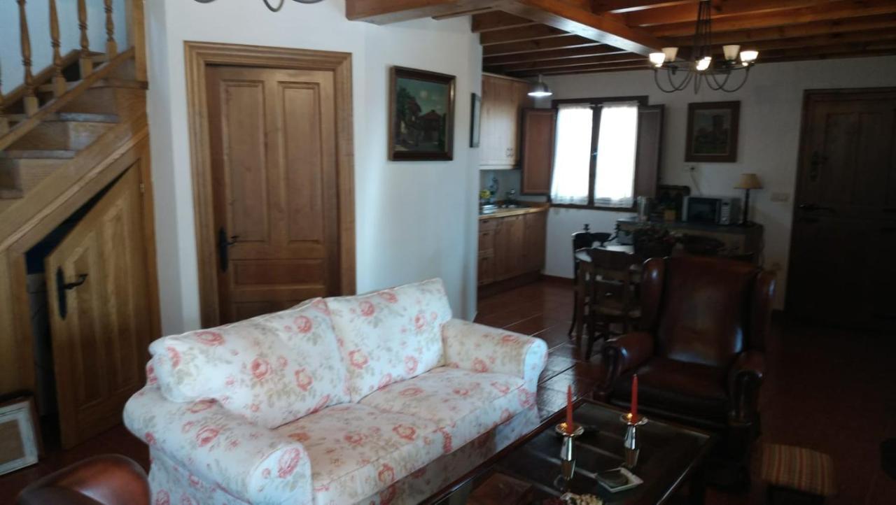 Villa Isabel Pilona Exterior photo